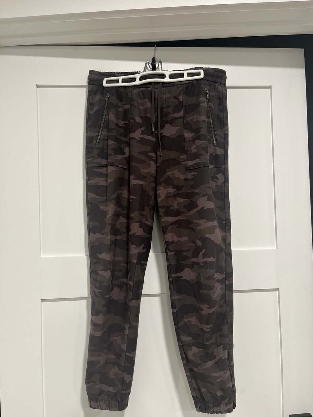 Athleta Farallon Camo Jogger Pants Size 4
